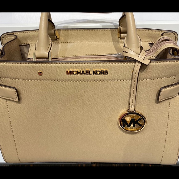 Selling Mk bag - Picture 3 of 3